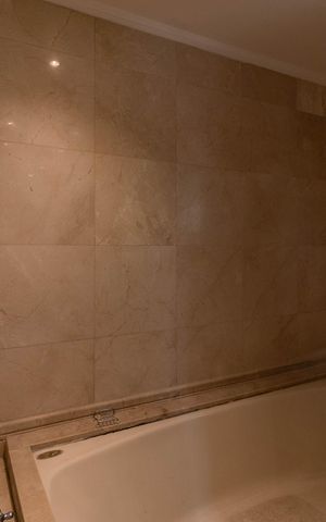 Apartamento para alugar com 130m², 2 quartos e 2 vagas Apartamento para alugar com 130m², 2 quartos e 2 vagasBanheiro da Suíte