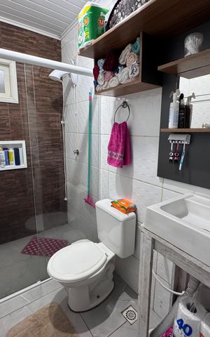 Casa à venda com 44m², 2 quartos e 2 vagas Casa à venda com 44m², 2 quartos e 2 vagasBanheiro