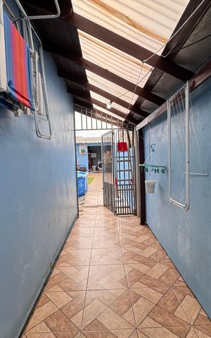 Casa à venda com 44m², 2 quartos e 2 vagas Casa à venda com 44m², 2 quartos e 2 vagasCorredor