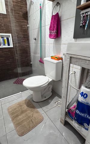 Casa à venda com 44m², 2 quartos e 2 vagas Casa à venda com 44m², 2 quartos e 2 vagasBanheiro