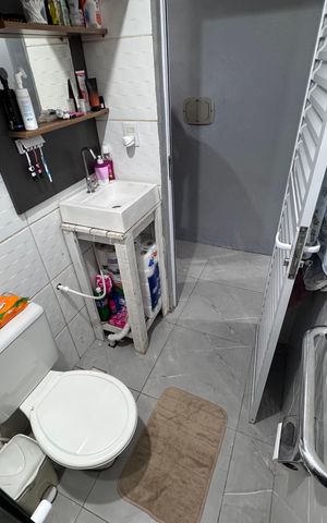 Casa à venda com 44m², 2 quartos e 2 vagas Casa à venda com 44m², 2 quartos e 2 vagasBanheiro
