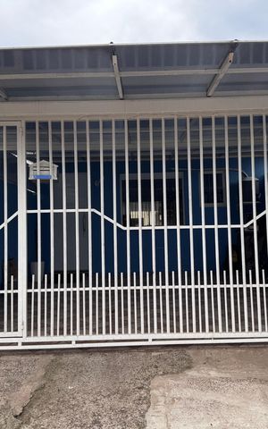 Casa à venda com 44m², 2 quartos e 2 vagas Casa à venda com 44m², 2 quartos e 2 vagasFachada