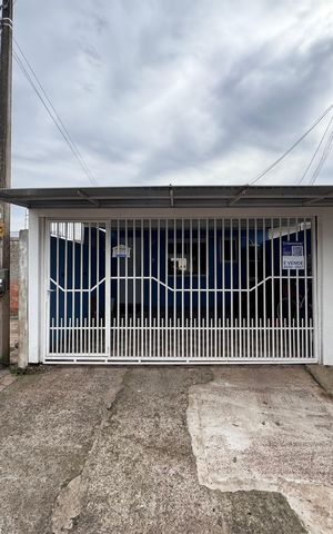Casa à venda com 44m², 2 quartos e 2 vagas Casa à venda com 44m², 2 quartos e 2 vagasFachada