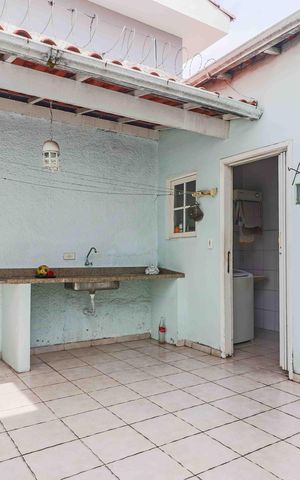 Casa à venda com 140m², 3 quartos e 2 vagas Casa à venda com 140m², 3 quartos e 2 vagasÁrea de Serviço
