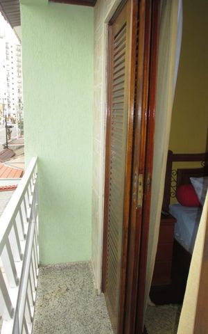 Casa à venda com 220m², 4 quartos e 3 vagas Casa à venda com 220m², 4 quartos e 3 vagasQuarto 1