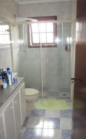 Casa à venda com 220m², 4 quartos e 3 vagas Casa à venda com 220m², 4 quartos e 3 vagasBanheiro 2