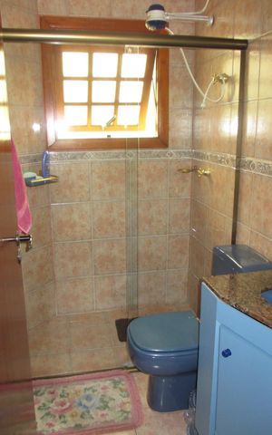 Casa à venda com 220m², 4 quartos e 3 vagas Casa à venda com 220m², 4 quartos e 3 vagasBanheiro 3
