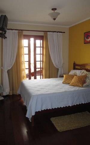 Casa à venda com 220m², 4 quartos e 3 vagas Casa à venda com 220m², 4 quartos e 3 vagasQuarto 1