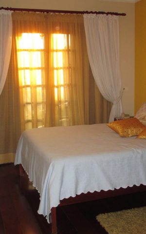 Casa à venda com 220m², 4 quartos e 3 vagas Casa à venda com 220m², 4 quartos e 3 vagasQuarto 1