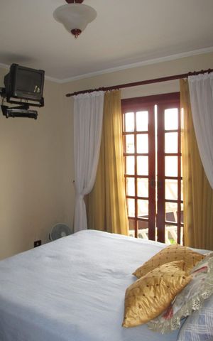 Casa à venda com 220m², 4 quartos e 3 vagas Casa à venda com 220m², 4 quartos e 3 vagasQuarto 1