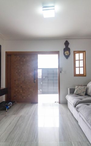 Casa à venda com 100m², 2 quartos e 2 vagasSala