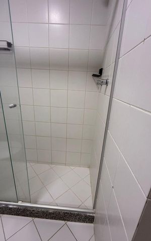 Apartamento à venda com 221m², 4 quartos e 3 vagas Apartamento à venda com 221m², 4 quartos e 3 vagasBanheiro 1