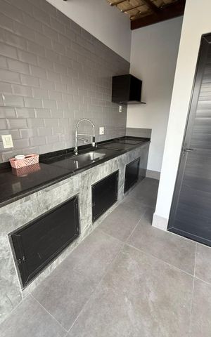 Apartamento à venda com 221m², 4 quartos e 3 vagas Apartamento à venda com 221m², 4 quartos e 3 vagasChurrasqueira