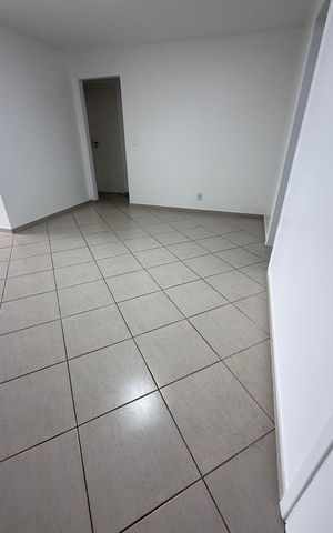 Apartamento à venda com 221m², 4 quartos e 3 vagas Apartamento à venda com 221m², 4 quartos e 3 vagasSala