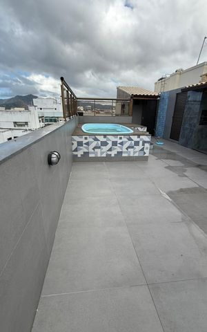 Apartamento à venda com 221m², 4 quartos e 3 vagas Apartamento à venda com 221m², 4 quartos e 3 vagasPiscina