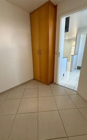 Apartamento à venda com 221m², 4 quartos e 3 vagas Apartamento à venda com 221m², 4 quartos e 3 vagasQuarto de Serviço