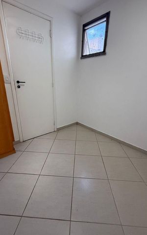 Apartamento à venda com 221m², 4 quartos e 3 vagas Apartamento à venda com 221m², 4 quartos e 3 vagasQuarto de Serviço