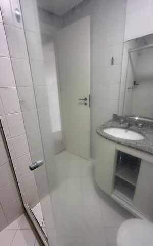 Apartamento à venda com 221m², 4 quartos e 3 vagas Apartamento à venda com 221m², 4 quartos e 3 vagasBanheiro 1