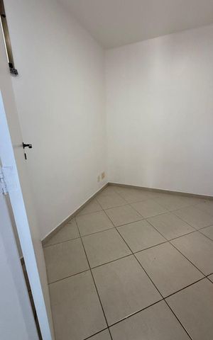 Apartamento à venda com 221m², 4 quartos e 3 vagas Apartamento à venda com 221m², 4 quartos e 3 vagasQuarto de Serviço