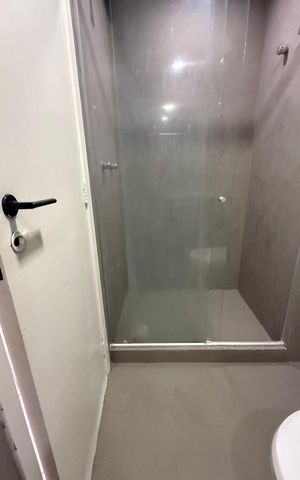 Apartamento à venda com 221m², 4 quartos e 3 vagas Apartamento à venda com 221m², 4 quartos e 3 vagasBanheiro 2