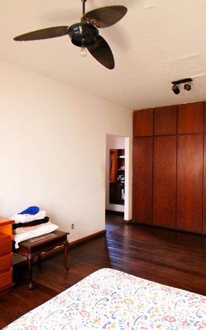 Casa à venda com 793m², 6 quartos e 3 vagasSuíte