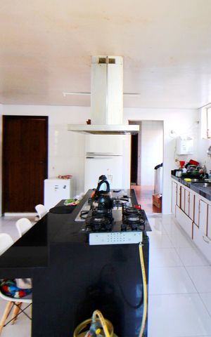 Casa à venda com 793m², 6 quartos e 3 vagasCozinha