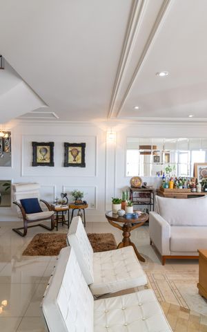 Casa de condomínio à venda com 632m², 4 quartos e 6 vagas Casa de condomínio à venda com 632m², 4 quartos e 6 vagasSala