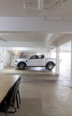 Casa de condomínio à venda com 632m², 4 quartos e 6 vagas Casa de condomínio à venda com 632m², 4 quartos e 6 vagasGaragem