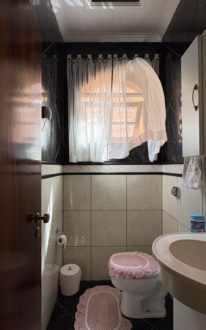 Casa à venda com 162m², 4 quartos e 3 vagasLavabo