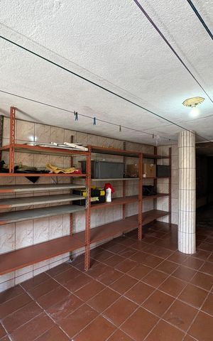Casa à venda com 162m², 4 quartos e 3 vagasPorão