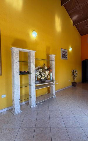 Casa à venda com 162m², 4 quartos e 3 vagasSala