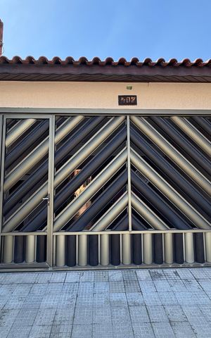 Casa à venda com 162m², 4 quartos e 3 vagasFachada