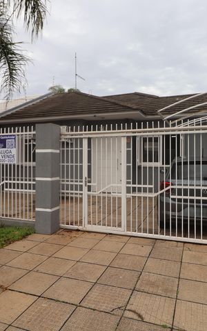 Casa à venda com 67m², 2 quartos e 2 vagasFachada