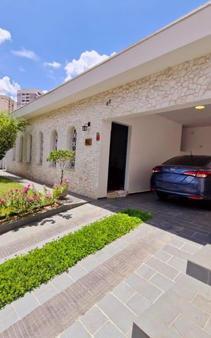 Casa à venda com 249m², 3 quartos e 2 vagas Casa à venda com 249m², 3 quartos e 2 vagasÁrea Externa