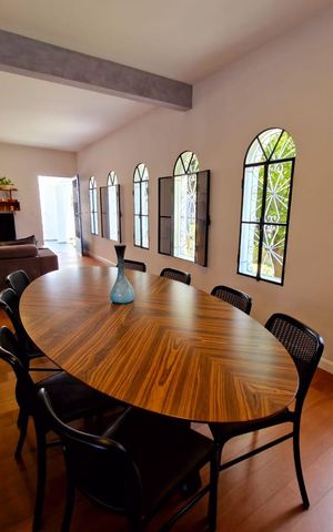 Casa à venda com 249m², 3 quartos e 2 vagas Casa à venda com 249m², 3 quartos e 2 vagasSala
