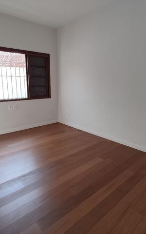 Casa à venda com 249m², 3 quartos e 2 vagas Casa à venda com 249m², 3 quartos e 2 vagasQuarto 3