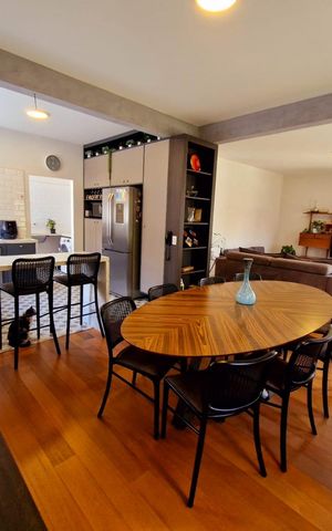 Casa à venda com 249m², 3 quartos e 2 vagas Casa à venda com 249m², 3 quartos e 2 vagasSala