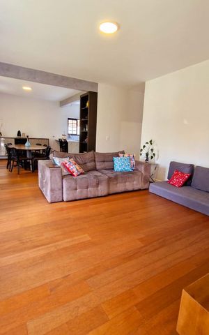 Casa à venda com 249m², 3 quartos e 2 vagas Casa à venda com 249m², 3 quartos e 2 vagasSala