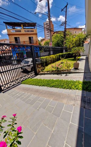 Casa à venda com 249m², 3 quartos e 2 vagas Casa à venda com 249m², 3 quartos e 2 vagasÁrea Externa