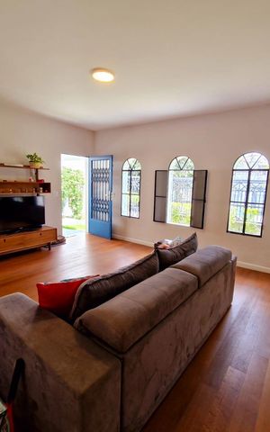 Casa à venda com 249m², 3 quartos e 2 vagas Casa à venda com 249m², 3 quartos e 2 vagasSala