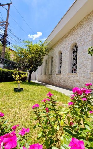 Casa à venda com 249m², 3 quartos e 2 vagas Casa à venda com 249m², 3 quartos e 2 vagasÁrea Externa