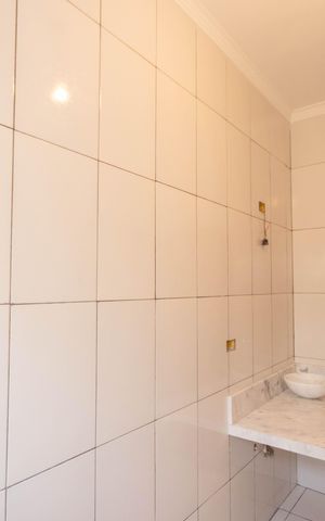 Casa à venda com 450m², 6 quartos e 6 vagas Casa à venda com 450m², 6 quartos e 6 vagasBanheiro de serviço