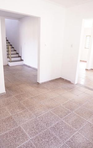Casa para alugar com 360m², 5 quartos e 7 vagas Casa para alugar com 360m², 5 quartos e 7 vagasCopa