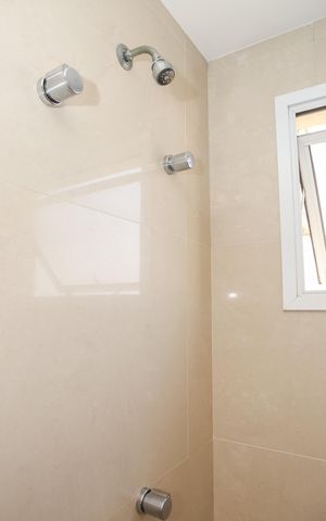 Apartamento à venda com 162m², 3 quartos e 3 vagas Apartamento à venda com 162m², 3 quartos e 3 vagasBanheiro da Suíte 1