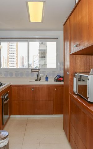 Apartamento à venda com 162m², 3 quartos e 3 vagas Apartamento à venda com 162m², 3 quartos e 3 vagasCozinha