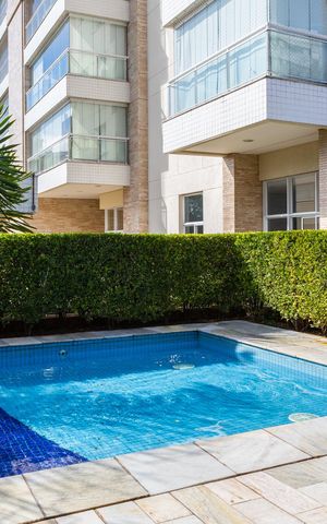 Apartamento à venda com 162m², 3 quartos e 3 vagas Apartamento à venda com 162m², 3 quartos e 3 vagasÁrea comum - Piscina