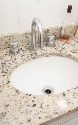 Apartamento à venda com 75m², 3 quartos e 2 vagas Apartamento à venda com 75m², 3 quartos e 2 vagasBanheiro Social