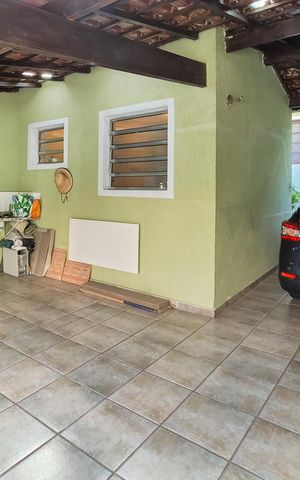 Casa à venda com 204m², 4 quartos e 2 vagas Casa à venda com 204m², 4 quartos e 2 vagasGaragem