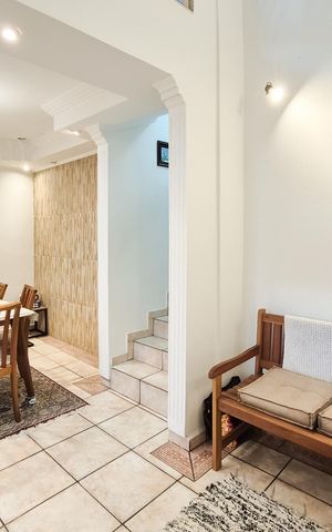 Casa à venda com 204m², 4 quartos e 2 vagas Casa à venda com 204m², 4 quartos e 2 vagasSala de Jantar