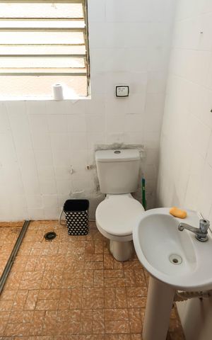 Casa à venda com 90m², 2 quartos e 1 vagaBanheiro social